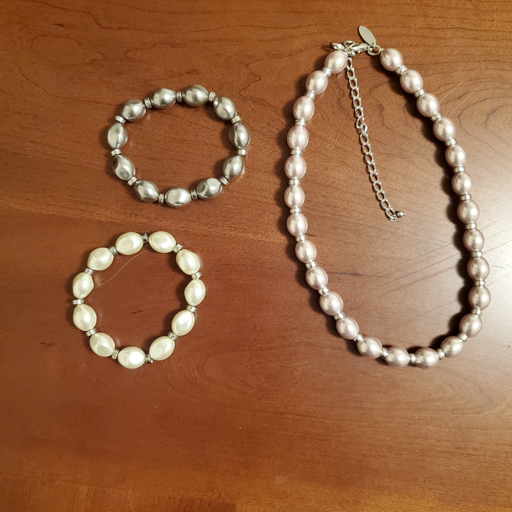 Talbots Necklace And Two Stretch Bracelets 65$